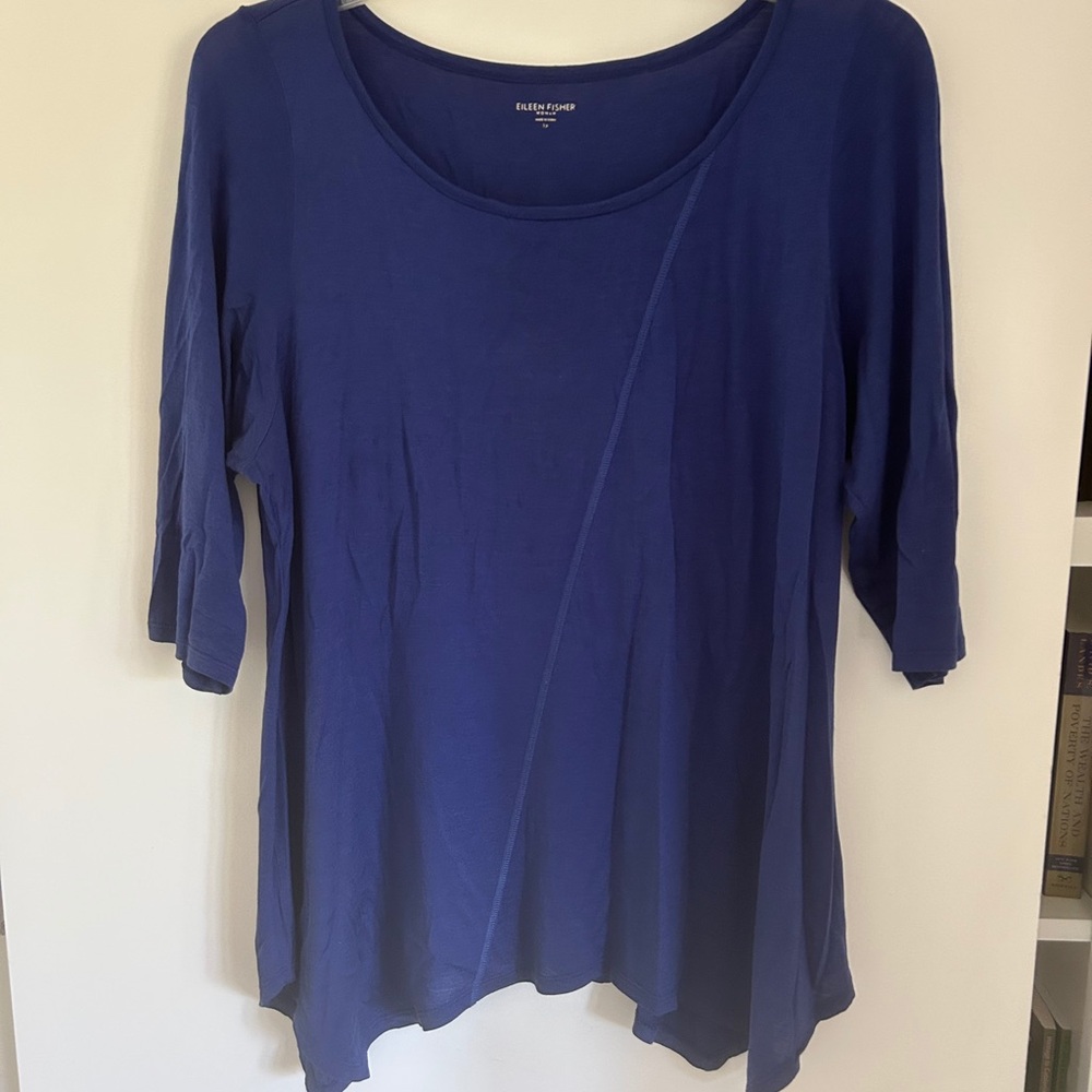3/4 length blue shirt